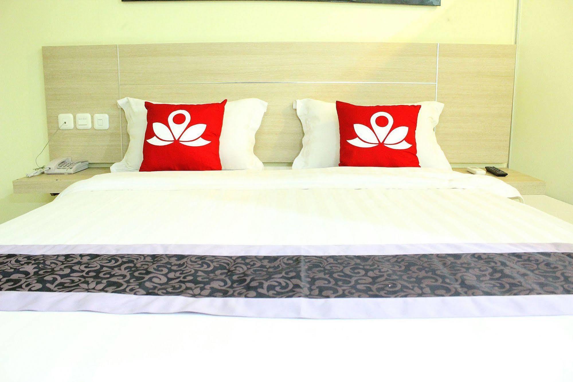 Zen Rooms Rujia Pecenongan Джакарта Экстерьер фото