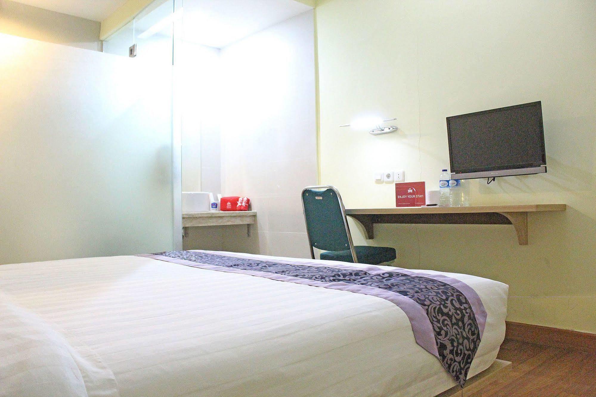 Zen Rooms Rujia Pecenongan Джакарта Экстерьер фото